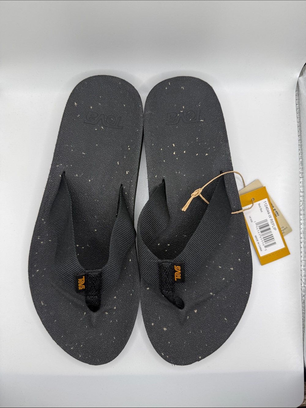 Teva Black Reflip Flip Flops New - Picture 3 of 4